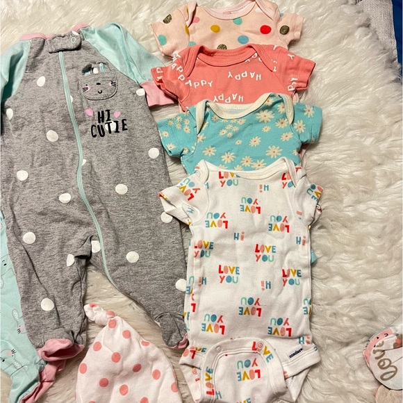 Newborn Girl Clothing Bundle Sleepers Mittens Organic Cotton Onesies Colorful - Picture 5 of 7